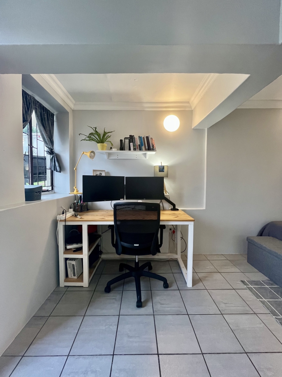 To Let 1 Bedroom Property for Rent in Vredehoek Western Cape